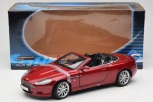 Aston Martin DB9 Volante Punane Solido 1:18 8163 Metall - pilt 8/8