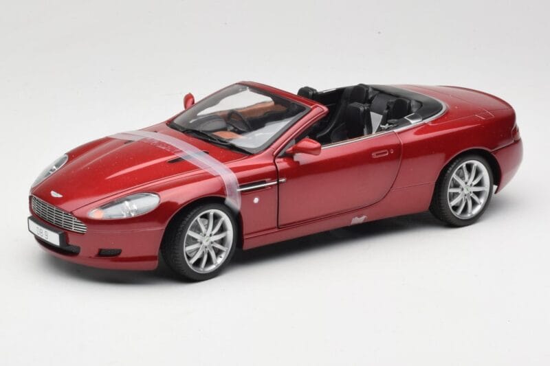 Aston Martin DB9 Volante Punane Solido 1:18 8163 Metall