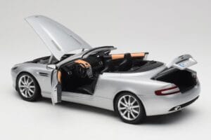 Aston Martin DB9 Volante Hõbedane Minichamps 1:18 150137334 Metall - pilt 5/8