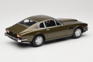 Aston Martin DBS Olive Roheline CMR 1:18 CMR003 Metall - pilt 2/6
