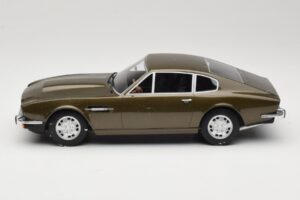Aston Martin DBS Olive Roheline CMR 1:18 CMR003 Metall - pilt 3/6