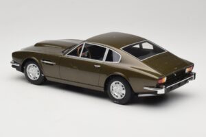 Aston Martin DBS Olive Roheline CMR 1:18 CMR003 Metall - pilt 5/6
