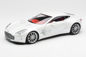 Aston Martin One-77 Morning Frost Valge AUTOart 1:18 70244 Metall