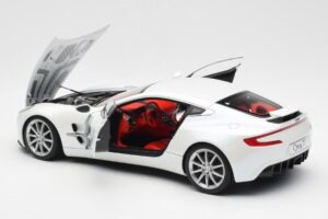 Aston Martin One-77 Morning Frost Valge AUTOart 1:18 70244 Metall - pilt 5/8