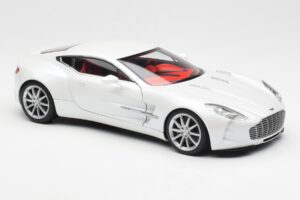 Aston Martin One-77 Morning Frost Valge AUTOart 1:18 70244 Metall - pilt 6/8