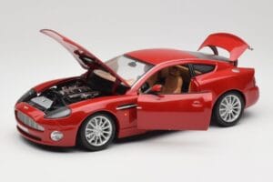 Aston Martin V12 Vanquish Punane Bburago 1:18 34063 Metall - pilt 2/8