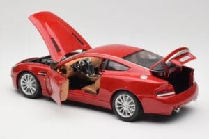 Aston Martin V12 Vanquish Punane Bburago 1:18 34063 Metall - pilt 5/8