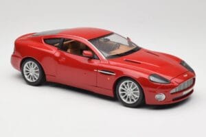 Aston Martin V12 Vanquish Punane Bburago 1:18 34063 Metall - pilt 6/8