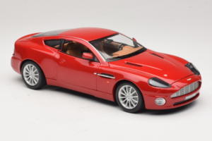 Aston Martin V12 Vanquish Punane Bburago 1:18 33334063 Metall - pilt 6/8