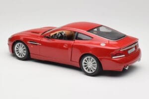 Aston Martin V12 Vanquish Punane Bburago 1:18 34063 Metall - pilt 7/8