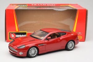 Aston Martin V12 Vanquish Punane Bburago 1:18 34063 Metall - pilt 8/8