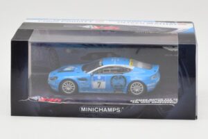 Aston Martin V12 Vantage #7 U. Bez / Porritt / R. Meaden / Mathai 24 Hours Nurburgring 2009 Minichamps 1:43 437091307 Metall - pilt 4/4