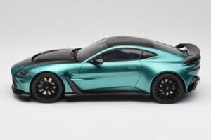 Aston Martin V12 Vantage Racing Green GT Spirit 1:18 GT922 Vaik - pilt 3/6