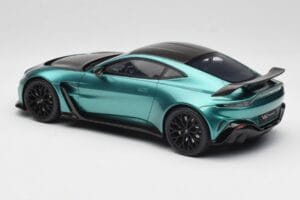 Aston Martin V12 Vantage Racing Green GT Spirit 1:18 GT922 Vaik - pilt 5/6