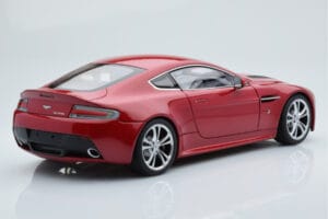 Aston Martin V12 Vantage Punane AUTOart 1:18 70208 Metall - pilt 3/8