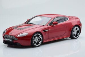 Aston Martin V12 Vantage Punane AUTOart 1:18 70208 Metall