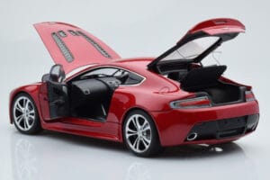 Aston Martin V12 Vantage Punane AUTOart 1:18 70208 Metall - pilt 5/8