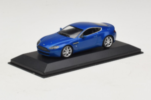 Aston Martin V8 Vantage Blue Metallic Minichamps 1:43 400137422 Metall - pilt 2/4