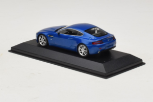 Aston Martin V8 Vantage Blue Metallic Minichamps 1:43 400137422 Metall - pilt 3/4