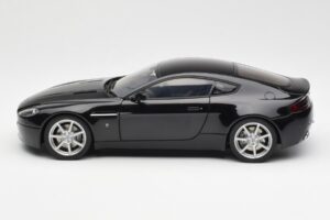 Aston Martin V8 Vantage Onyx Must AUTOart 1:18 70202 Metall - pilt 4/8