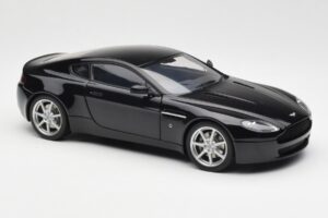 Aston Martin V8 Vantage Onyx Must AUTOart 1:18 70202 Metall - pilt 6/8