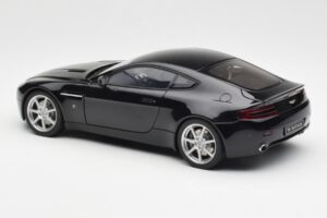 Aston Martin V8 Vantage Onyx Must AUTOart 1:18 70202 Metall - pilt 7/8