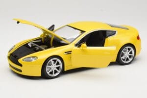 Aston Martin V8 Vantage Kollane Hot Wheels 1:18 G7159 Metall - pilt 2/8