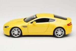 Aston Martin V8 Vantage Kollane Hot Wheels 1:18 G7159 Metall - pilt 4/8