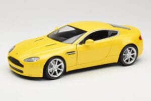 Aston Martin V8 Vantage Kollane Hot Wheels 1:18 G7159 Metall