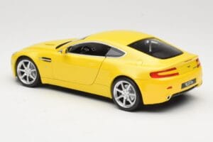 Aston Martin V8 Vantage Kollane Hot Wheels 1:18 G7159 Metall - pilt 7/8