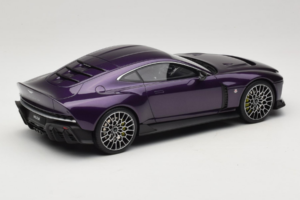 Aston Martin Valour Tumesinine GT Spirit 1:18 GT944 Vaik - pilt 2/6
