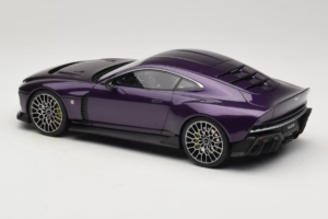 Aston Martin Valour Tumesinine GT Spirit 1:18 GT944 Vaik - pilt 5/6