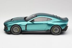 Aston Martin Valour Racing Green GT Spirit 1:18 GT480 Vaik - pilt 3/6