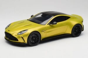 Aston Martin Vantage Cosmopolitan Yellow GT Spirit 1:18 GT514 Vaik