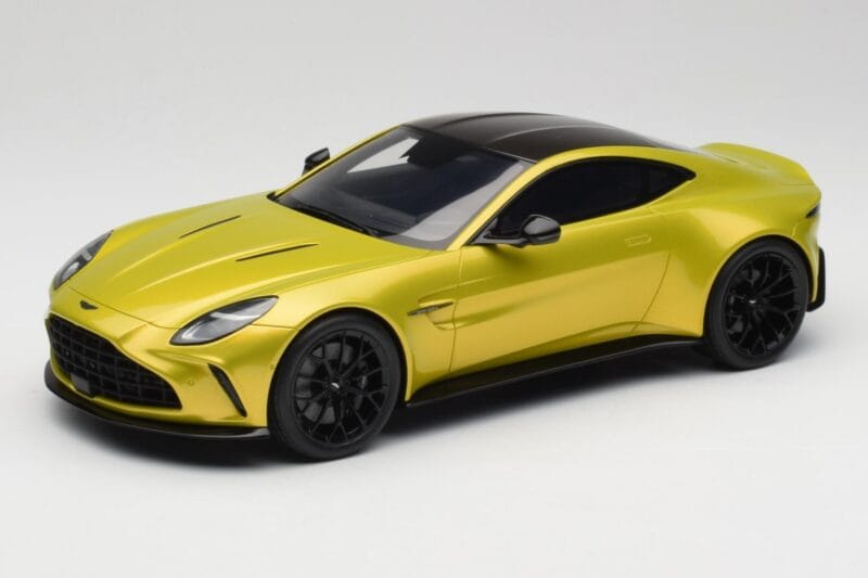 Aston Martin Vantage Cosmopolitan Yellow GT Spirit 1:18 GT514 Vaik