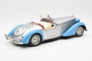 Audi 225 Front Roadster Sinine Hõbe CMC 1:18 M-075B Metall - pilt 2/6