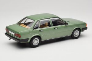 Audi 80 B2 Roheline MCG 1:18 MCG18525 Metall - pilt 2/6