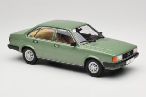 Audi 80 B2 Roheline MCG 1:18 MCG18525 Metall - pilt 4/6
