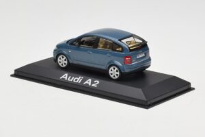 Audi A2 Blue Metallic Minichamps 1:43 20022200748005 Metall - pilt 3/4