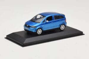 Audi A2 Light Blue Metallic Minichamps 1:43 AUDI007 Metall - pilt 2/4