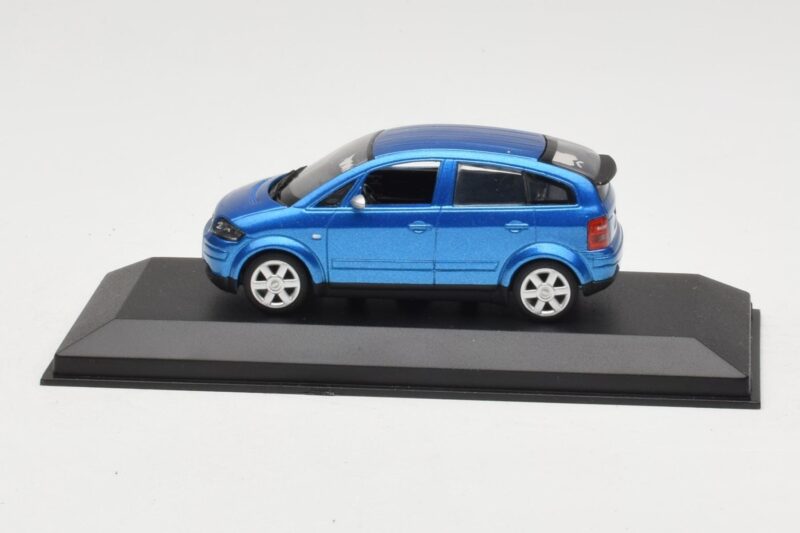 Audi A2 Light Blue Metallic Minichamps 1:43 AUDI007 Metall