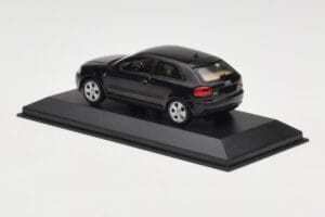 Audi A3 8P Black Metallic Minichamps 1:43 12000 Metall - pilt 3/4