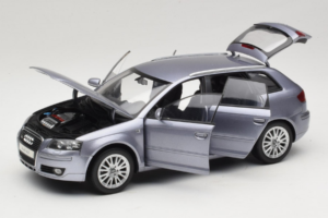 Audi A3 8P Sportback Light Blue Metallic Kyosho 1:18 5010403025 Metall - pilt 2/8