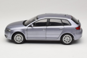 Audi A3 8P Sportback Light Blue Metallic Kyosho 1:18 5010403025 Metall - pilt 4/8