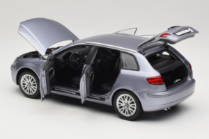 Audi A3 8P Sportback Light Blue Metallic Kyosho 1:18 5010403025 Metall - pilt 5/8