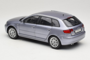 Audi A3 8P Sportback Light Blue Metallic Kyosho 1:18 5010403025 Metall - pilt 7/8