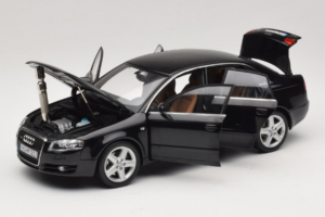 Audi A4 B6 3.2 Quattro Must Minichamps 1:18 5010404125 Metall - pilt 2/8