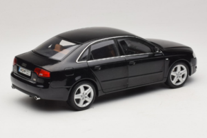 Audi A4 B6 3.2 Quattro Must Minichamps 1:18 5010404125 Metall - pilt 3/8