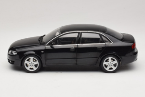 Audi A4 B6 3.2 Quattro Must Minichamps 1:18 5010404125 Metall - pilt 4/8