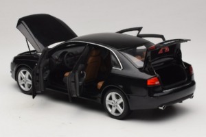 Audi A4 B6 3.2 Quattro Must Minichamps 1:18 5010404125 Metall - pilt 5/8